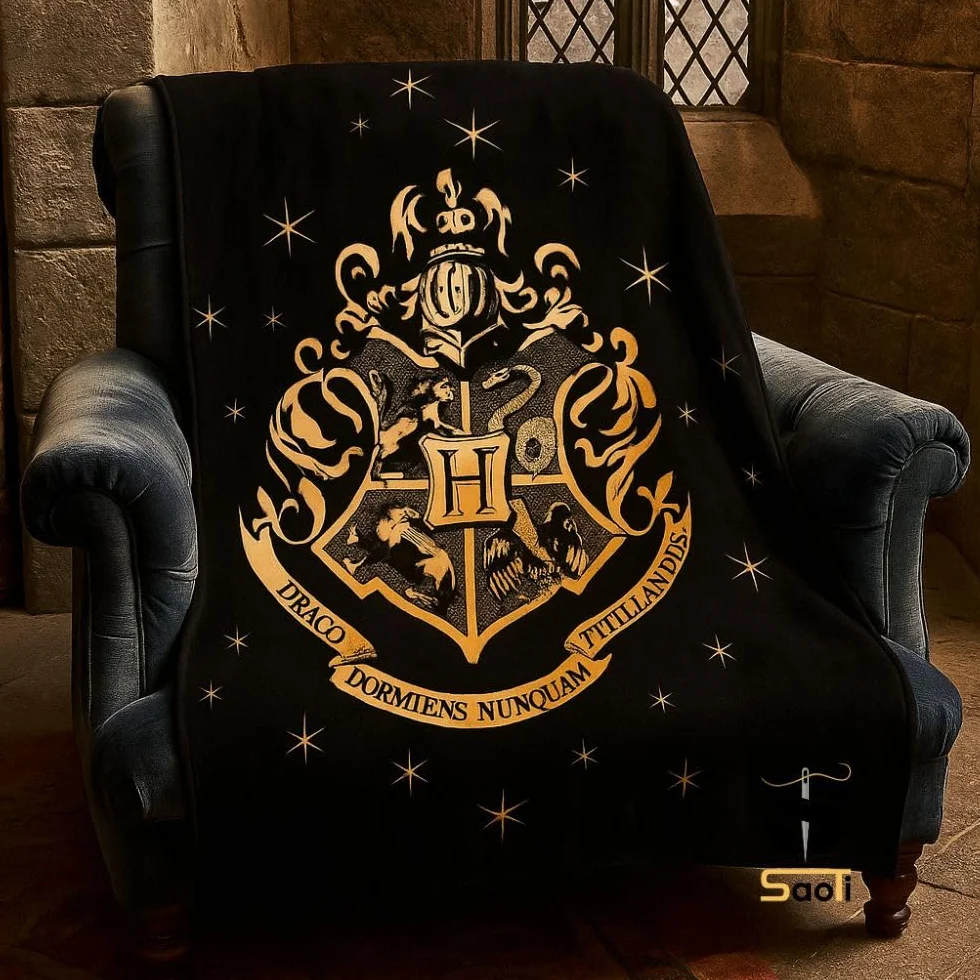 SaoTi Couverture Coralina Harry Potter 120 x 150 cm bouclier personnages différents modèles couleurs fond noir