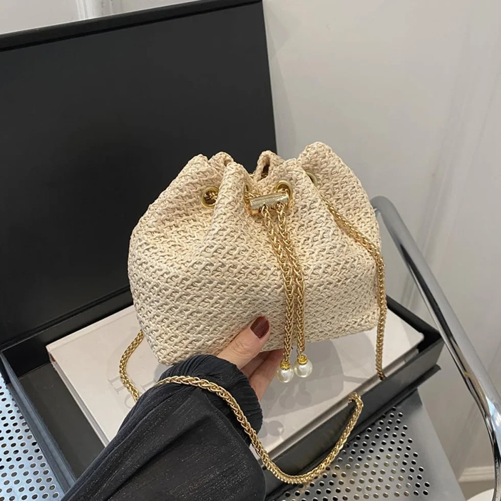 Sac à Main Femme Pochette en Paille Tissée Plage d'Été Sac à Bandoulière Chaîne Métal