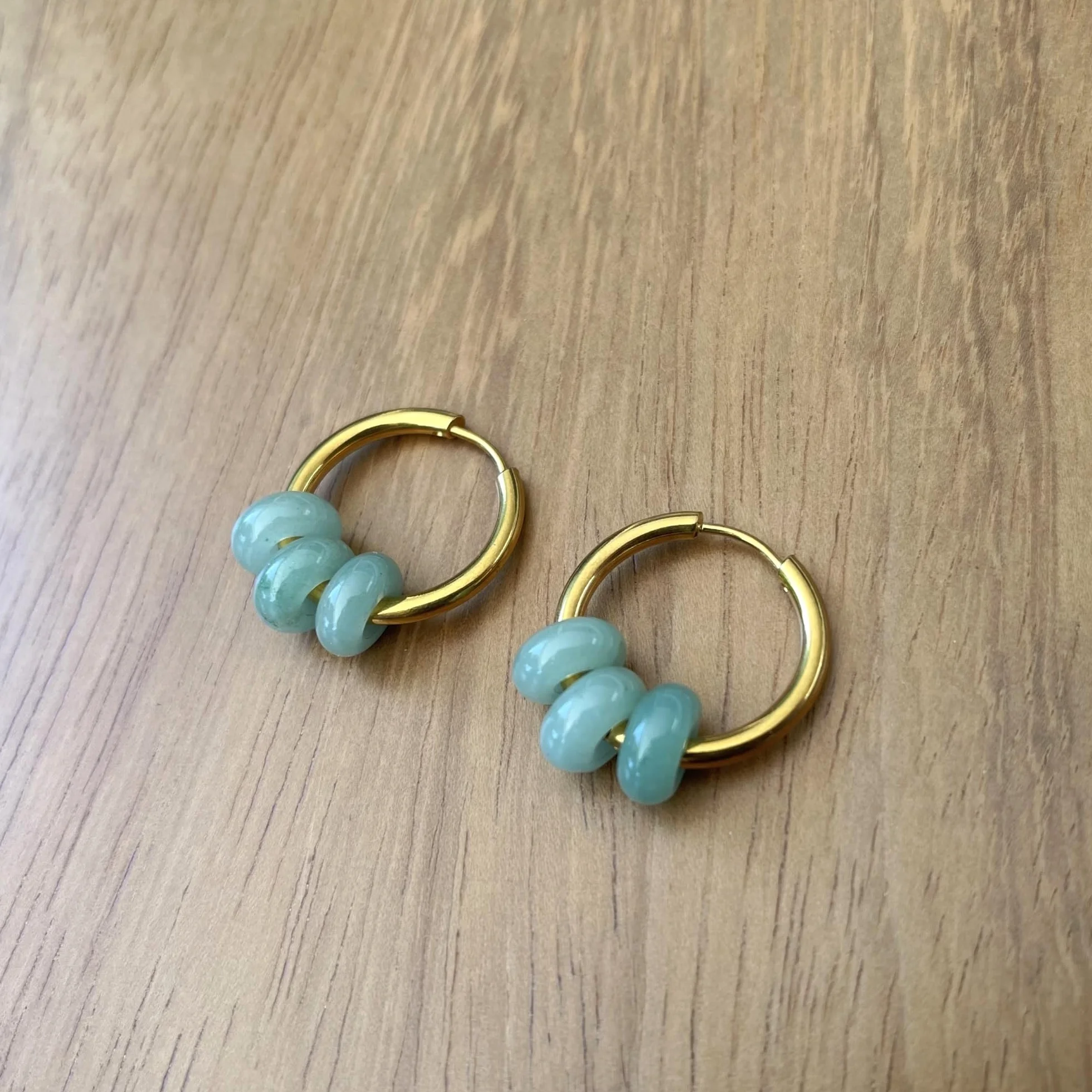 Boucles d'Oreilles Créoles Plaquées Or 24 Carats Pierre Naturelle Donut ASTER ALHELÍ