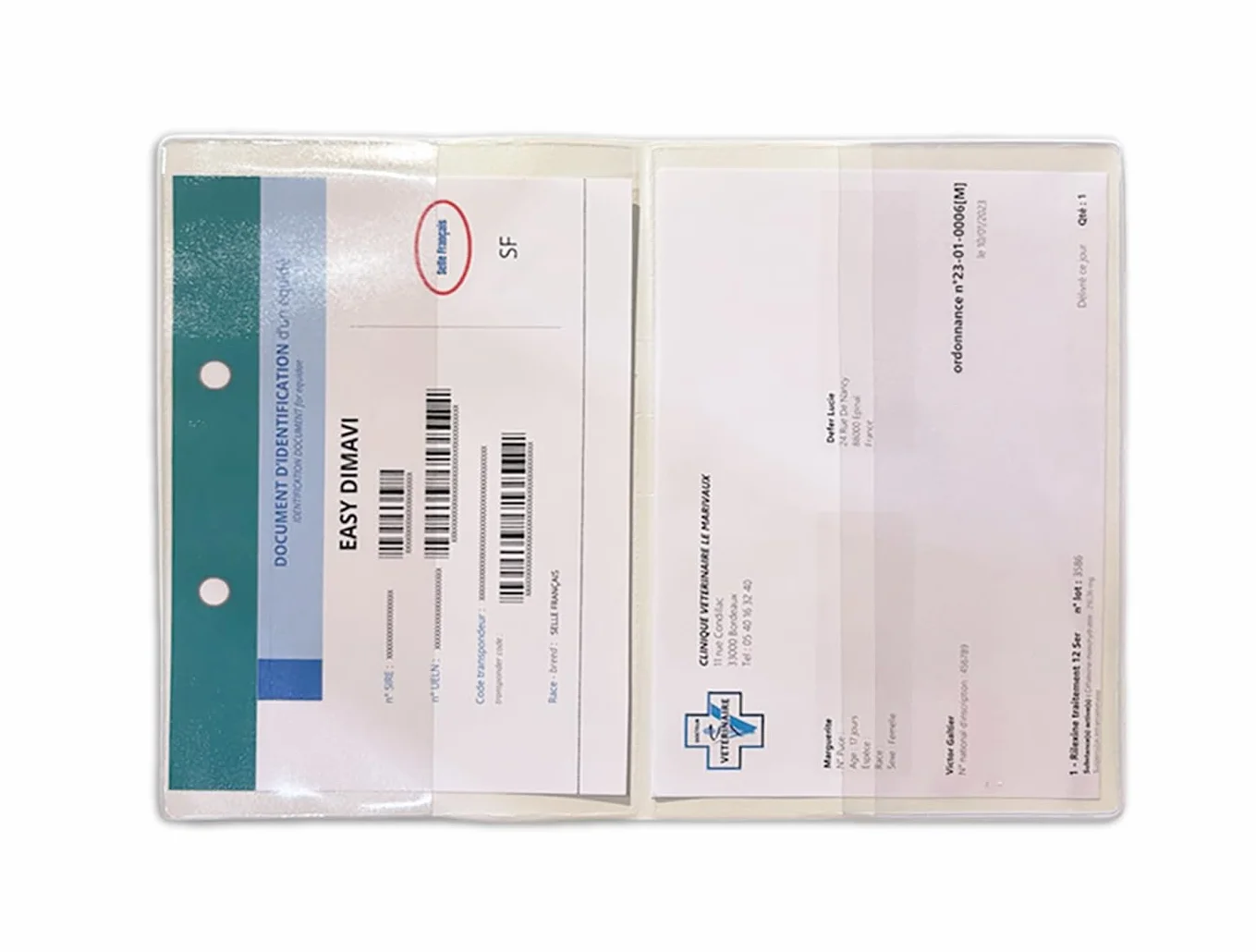 Protège Carnet de Santé Cheval en Gomme Expansée – Porte Passeport Cheval & Livret Signalétique – Fond Bois