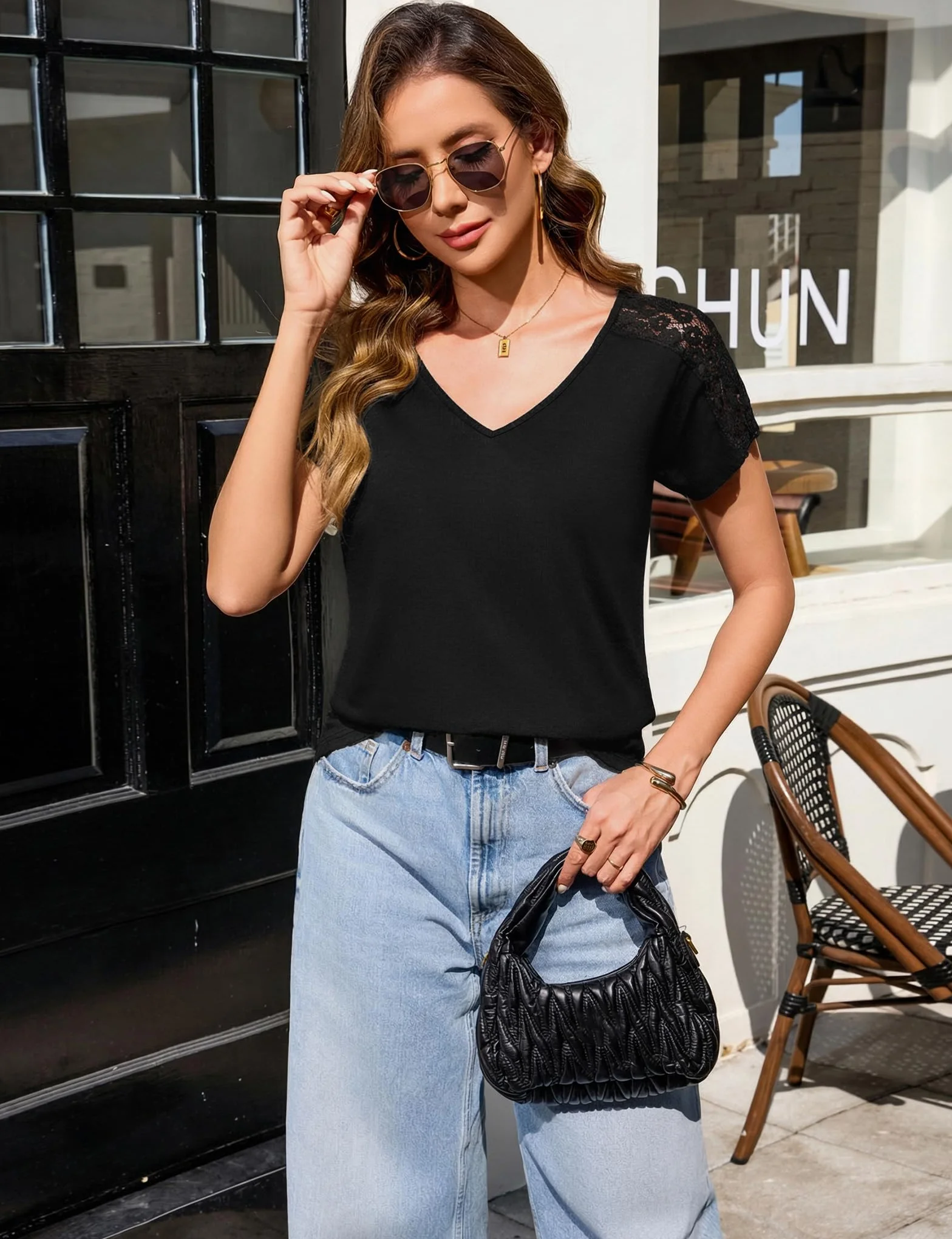 Aottori T Shirt Femme Manches Courtes Col en V Chic Élégant Chemisier Été Léger Ample Haut Extensible Motif Ajouré Top Basic