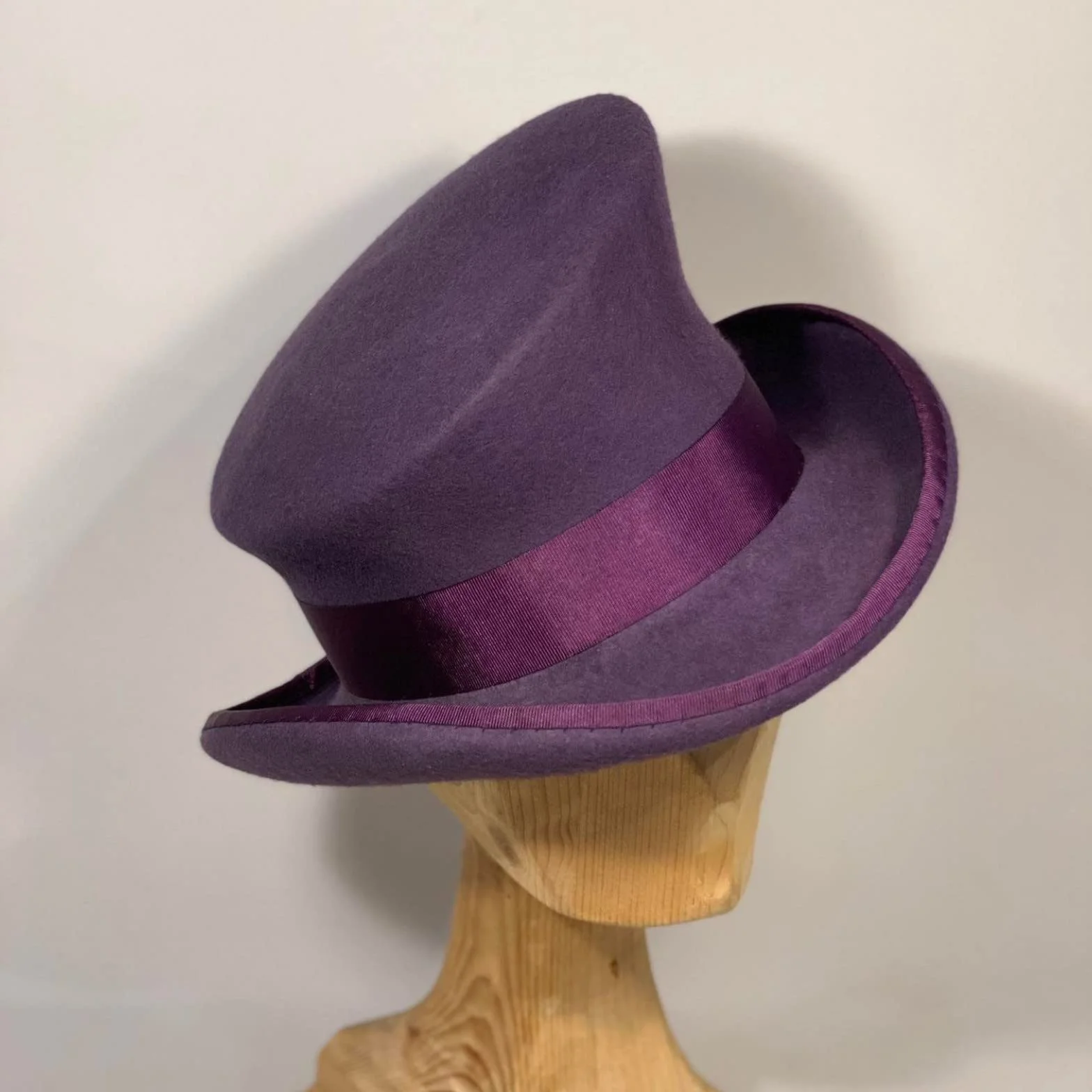 Chapeau asymétrique oreilles chasse laine unisexe haut de forme punk ruban mode hiver
