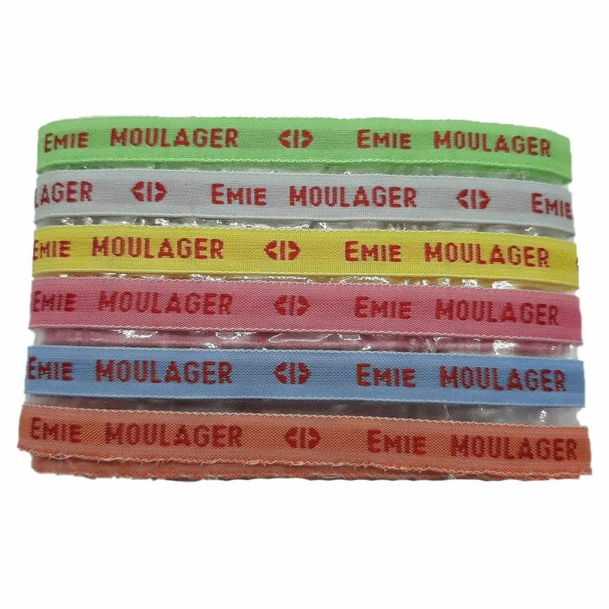 Lot Etiquettes Tissées Prénom Nom à Coudre - Ruban Nominatif Personnalisé Vintage - Marque Marquage Vêtements Fond Multicolore Texte Rouge
