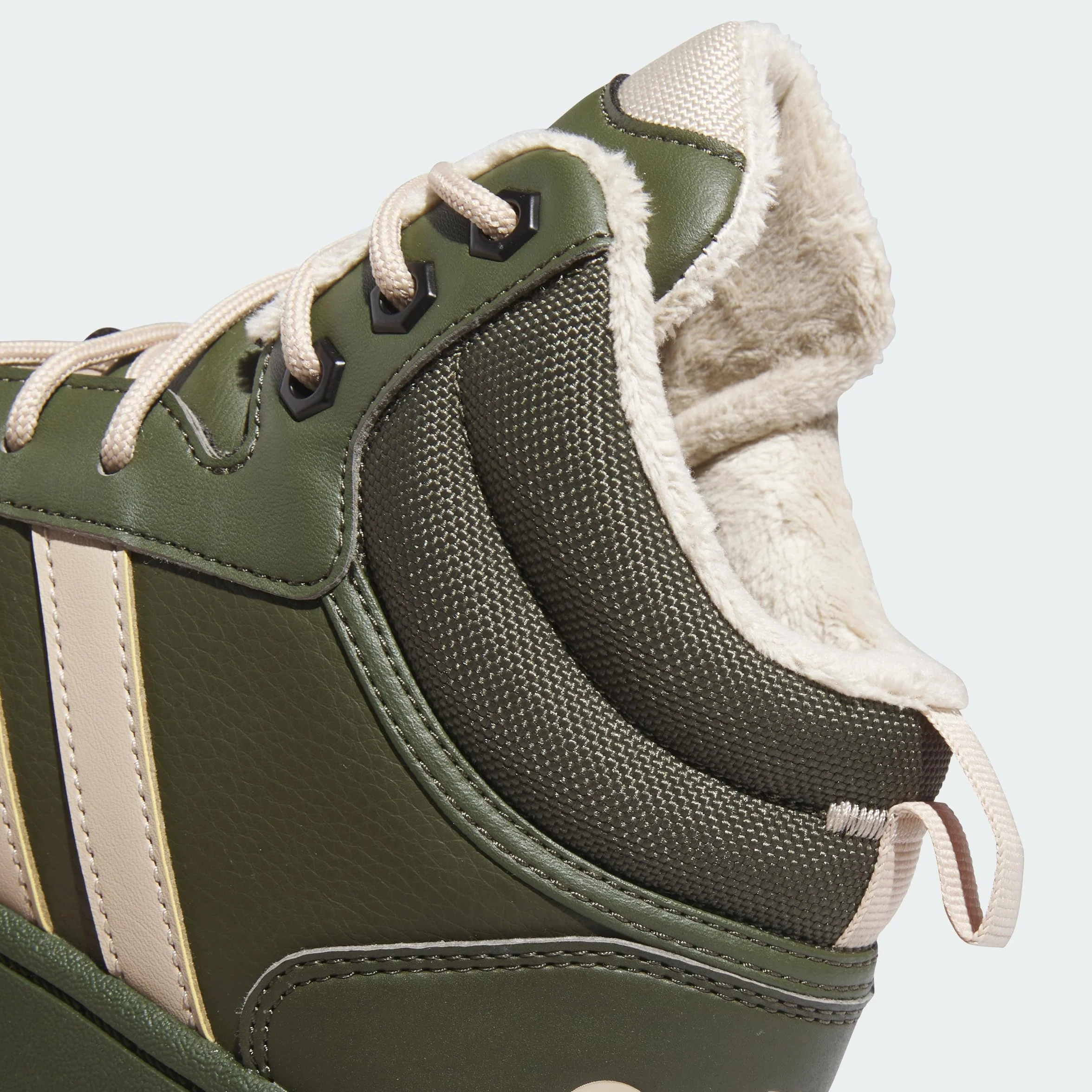 adidas Hoops 3.0 Mid Lifestyle Basketball Classic Fur Lining Winterized Chaussures Homme