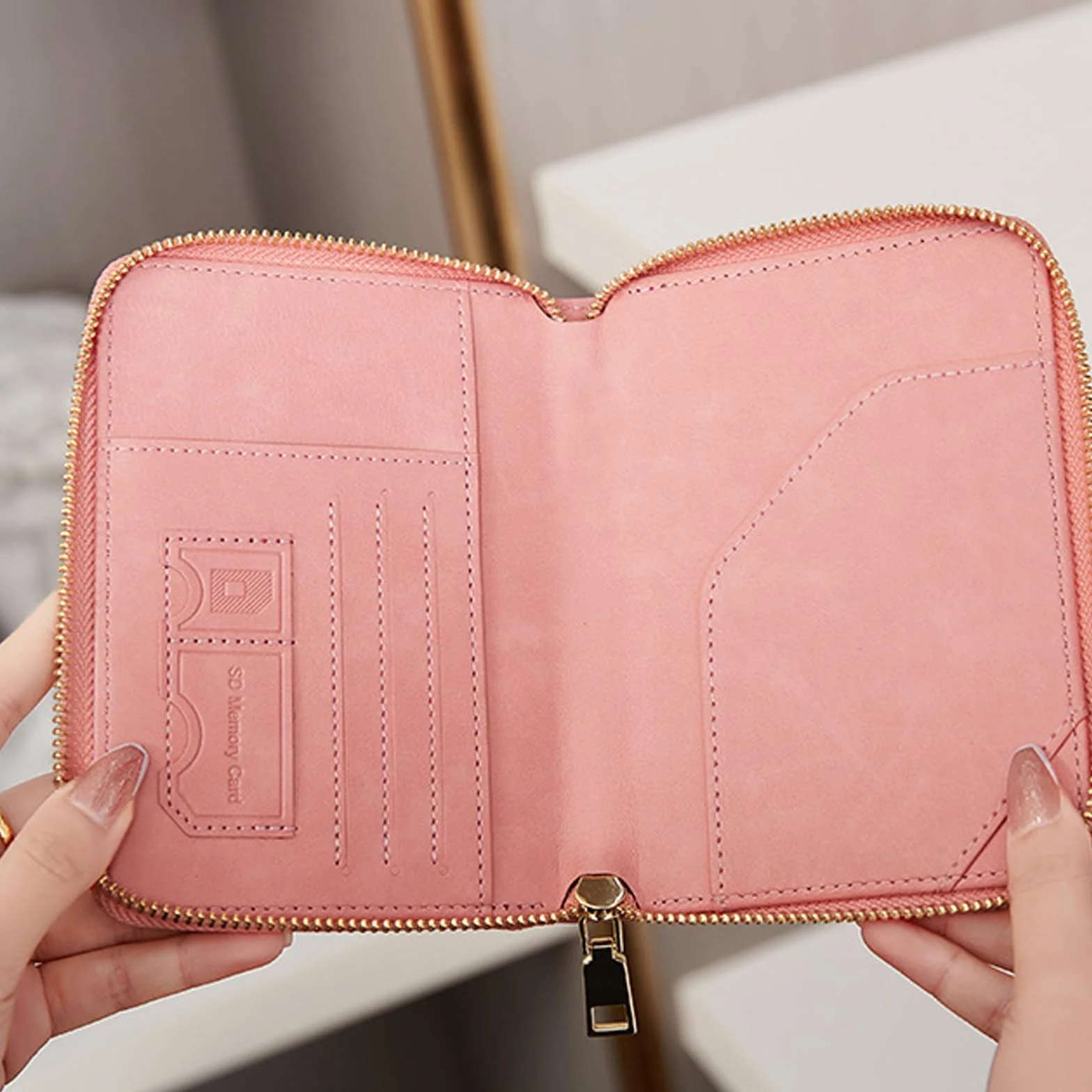 Portefeuille de voyage RFID rose similicuir avec fermeture zippée et sangle de poignet