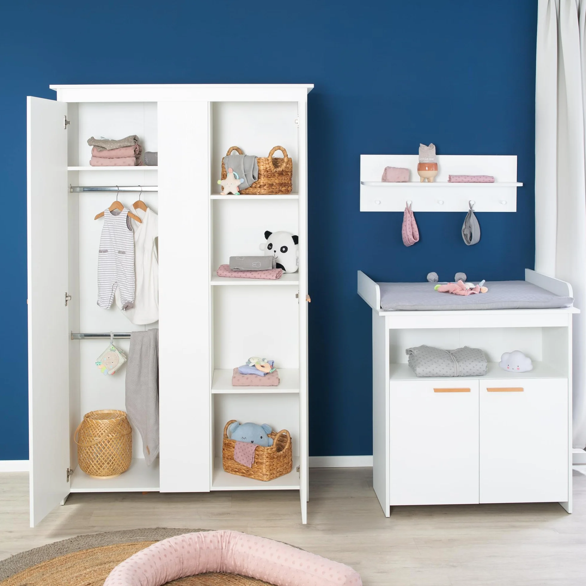 roba Armoire Bébé 2 Portes Anton Bois Blanc avec Penderies et Étagères Fermeture Douce