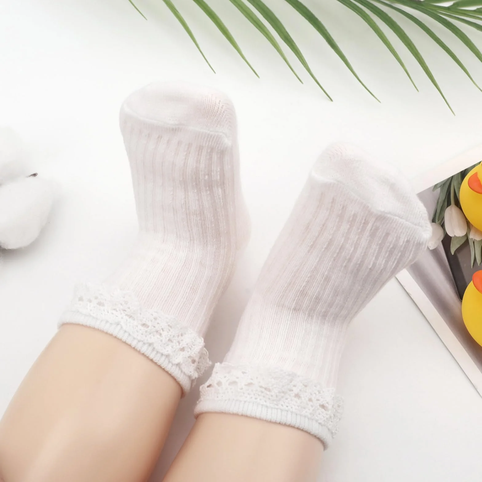 DRESHOW Chaussettes Dentelle Bébé Froufrous Antidérapantes Nouveau-nés Filles