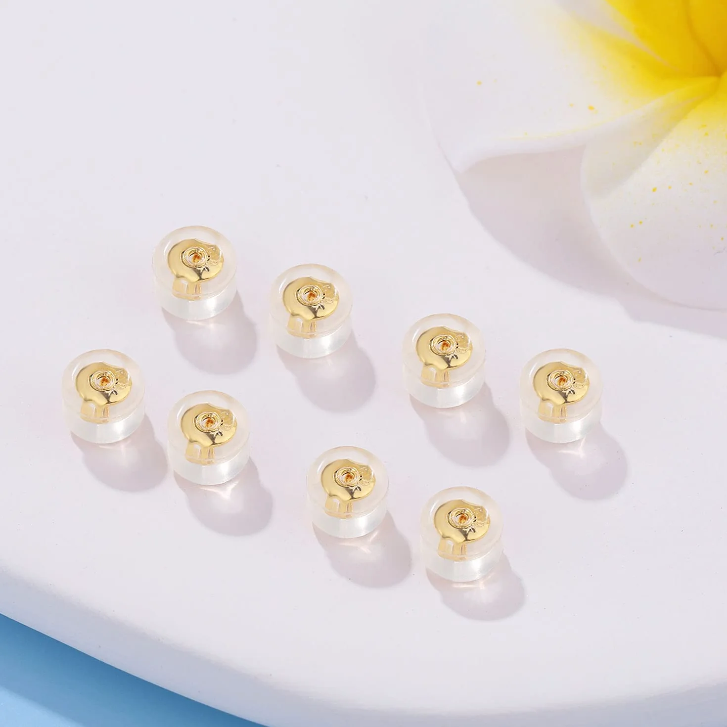 Boucles d'oreilles sécurisées en or 18 carats avec coussinets en silicone