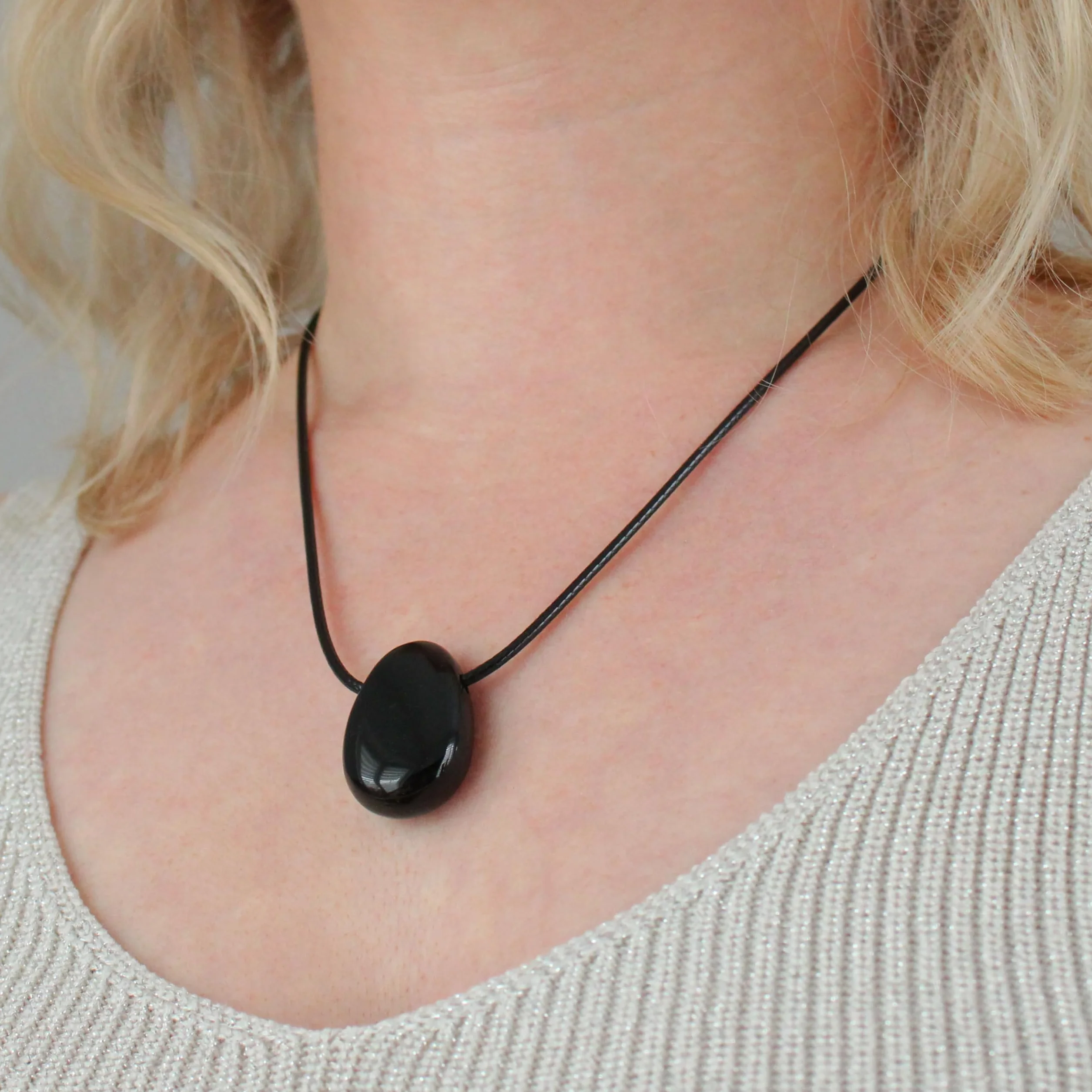Pendentif tourmaline noire goutte ruban coton ciré pierre tambour percée fermeture rotative acier inoxydable