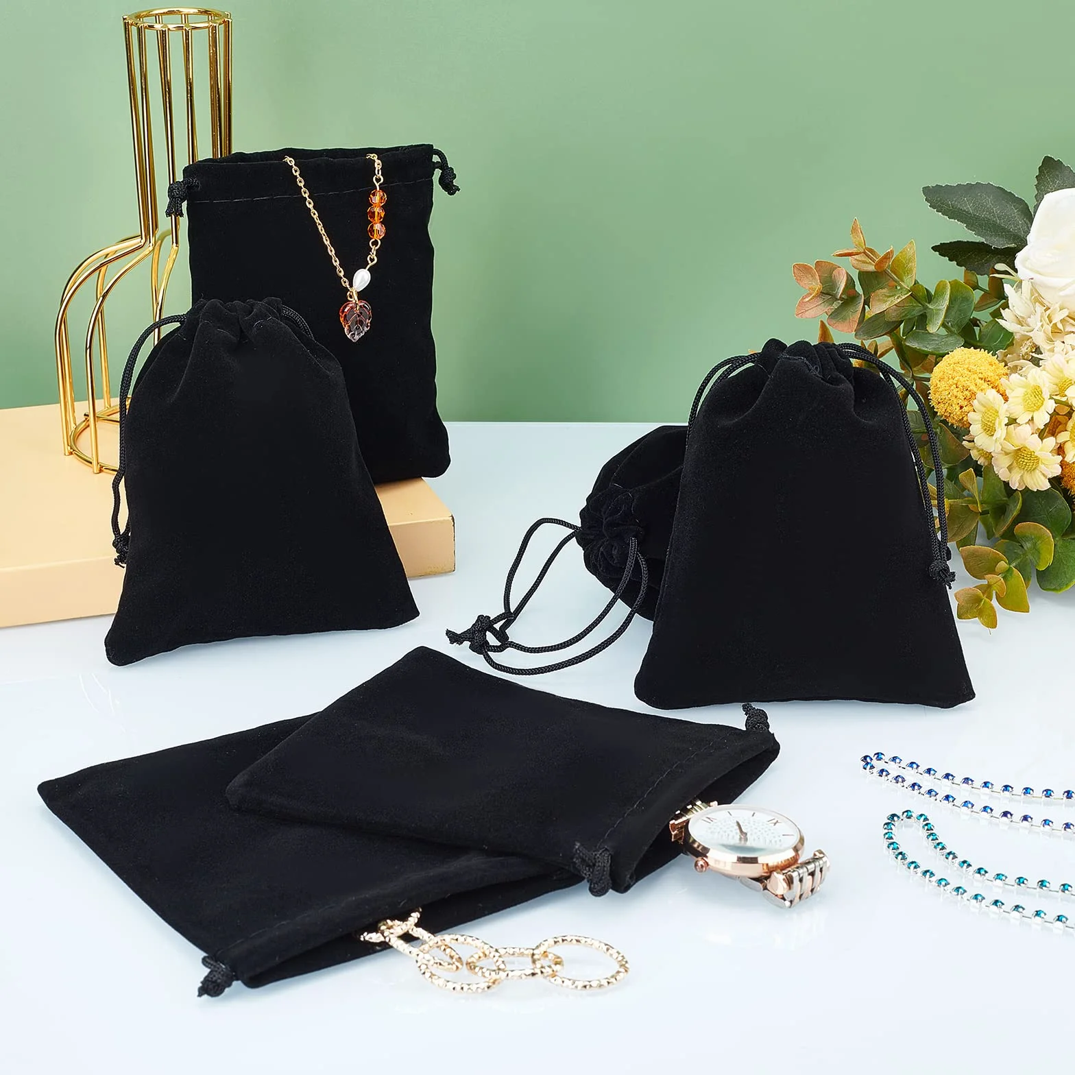 PandaHall Elite 50PCS Sachets Pochettes de Velours 12x10cm Sacs Cadeaux Pochettes à Bijoux Souples Noir
