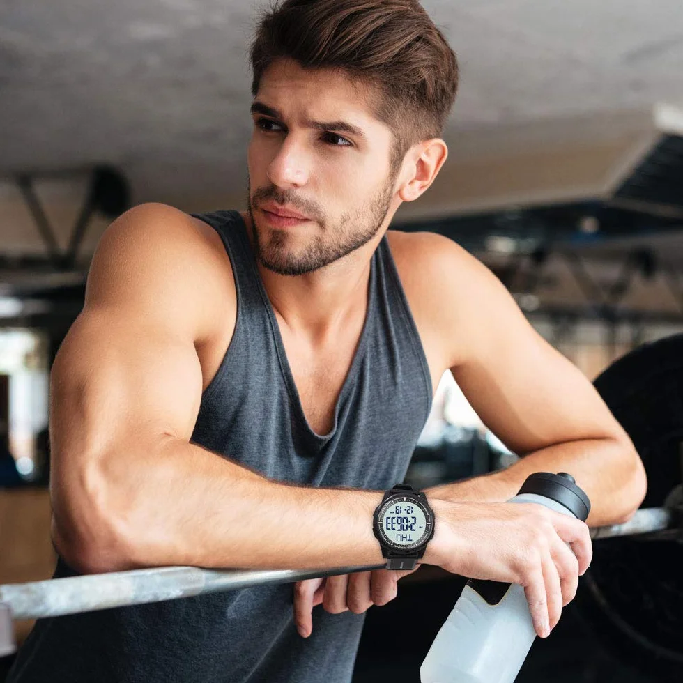 WIFORT Montre Digitale Étanche Hommes Femmes Chronomètre Compte à Rebours Alarme Format 12/24 Heures Sport Ultra-Léger Grand Angle
