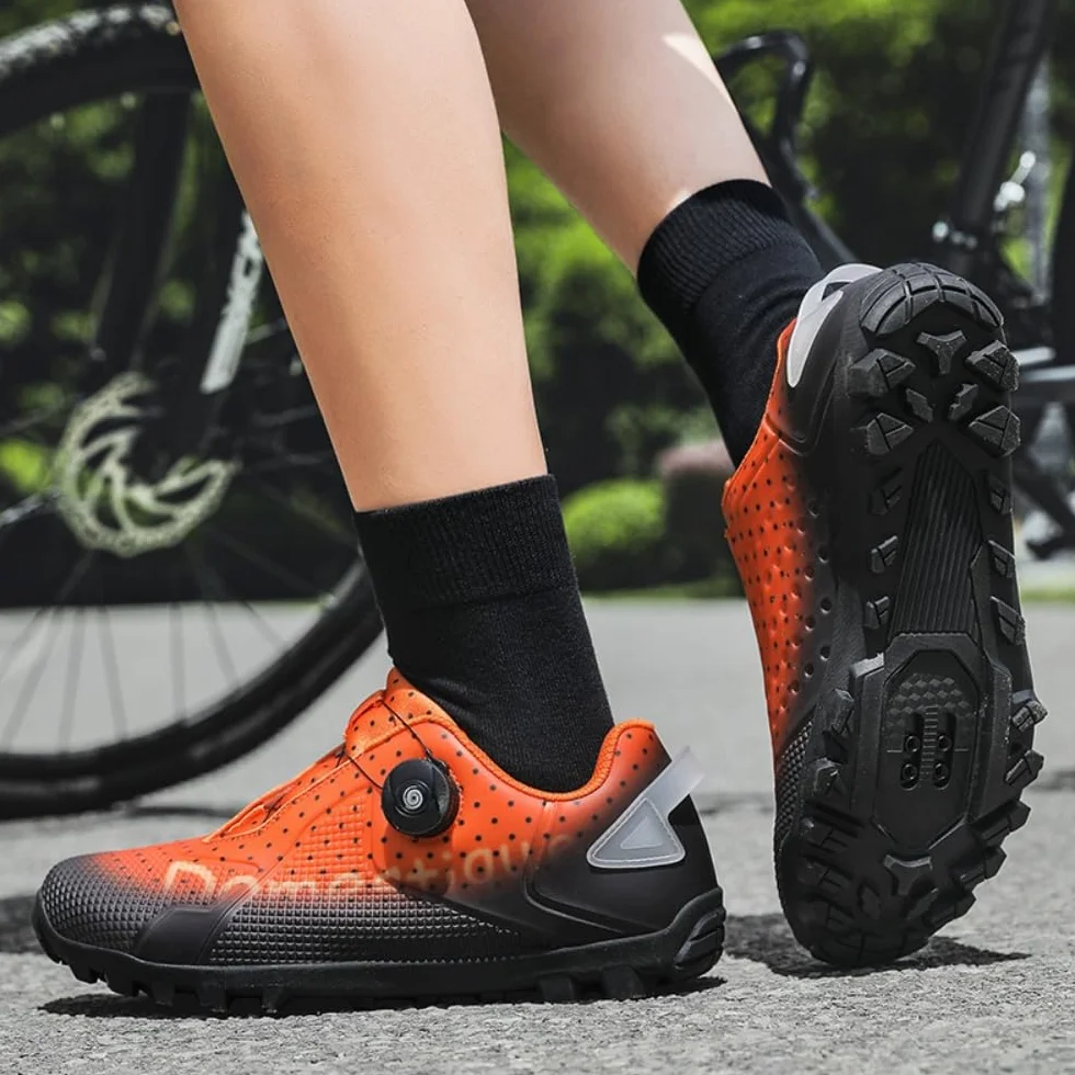 Chaussure de Cyclisme VTT Homme Femme avec Cale, Unisexes Respirantes Compatibles SPD de Vélo Route en Plein Air -DC5