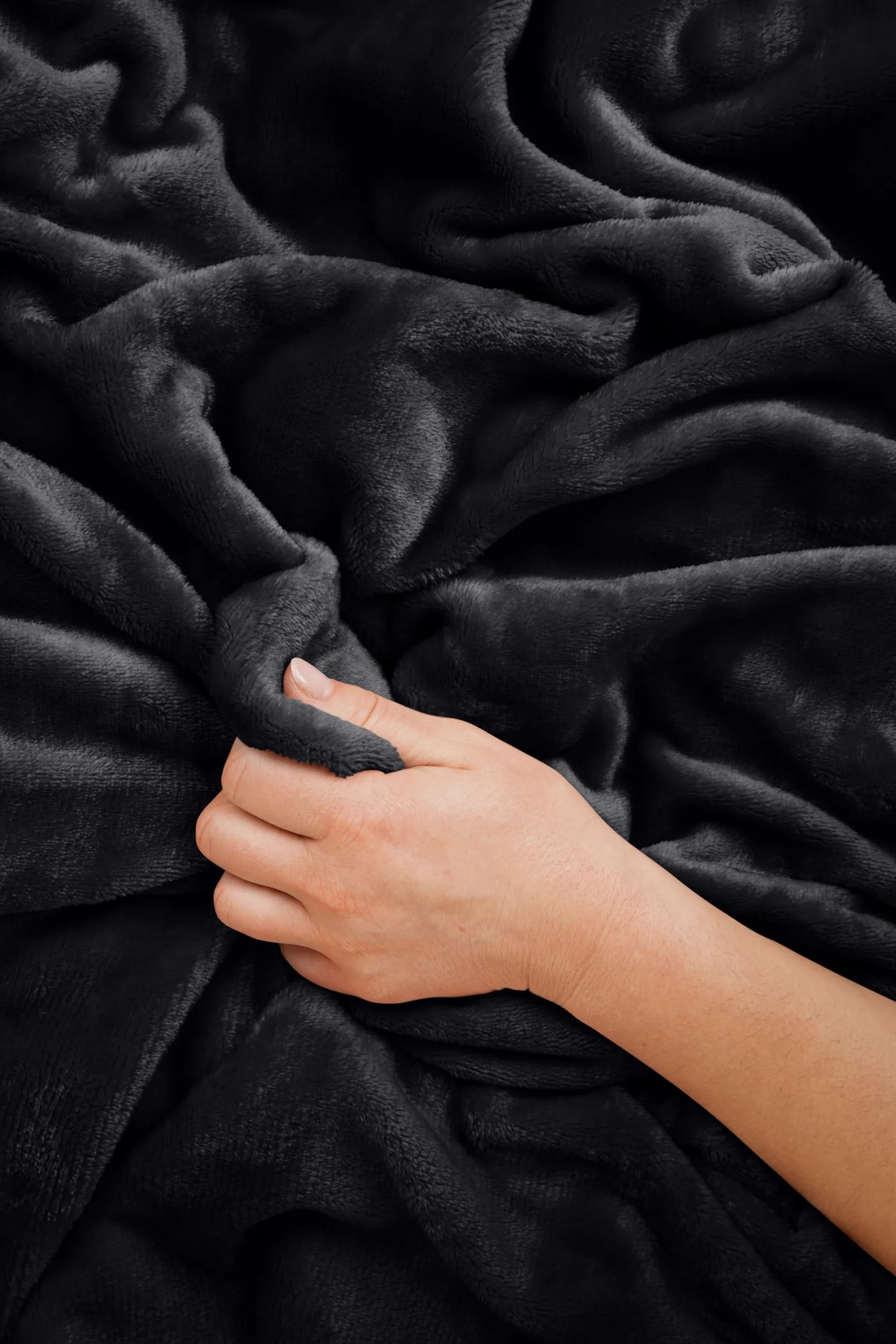 EverSnug Couverture et Oreiller de Voyage 2 en 1 Douce avec Housse de Coussin Souple, Housse de Bagage à Main et Clip pour Sac à Dos Noir