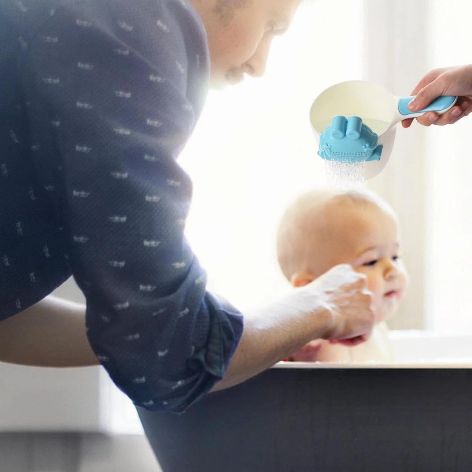 Tasse de bain bébé anti-éclaboussures seau rinçage avec poignée ergonomique