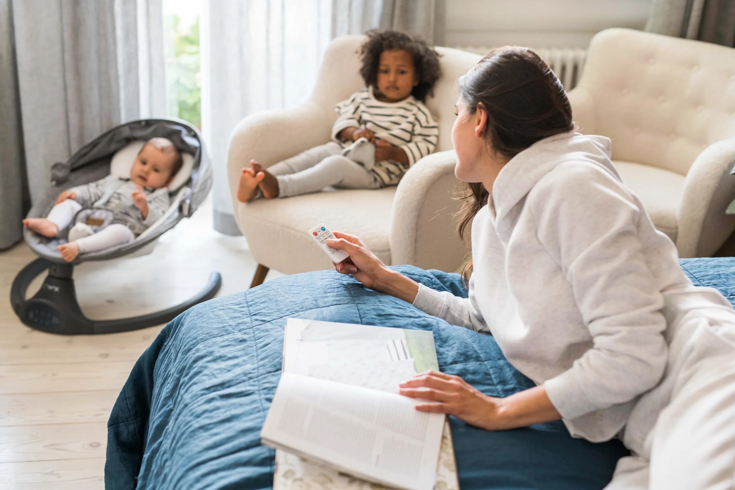 MoMi KENANI Transat balancelle pliable 9 kg télécommande Bluetooth harnais 5 points pare-soleil moustiquaire