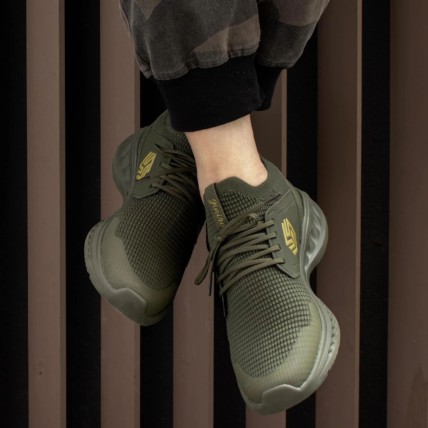 Giniros Chaussures de Sport Homme Respirant Légères Sneakers Confortables Mode Casual Marche Course Fitness Running Tennis Outdoor Gym Jogging