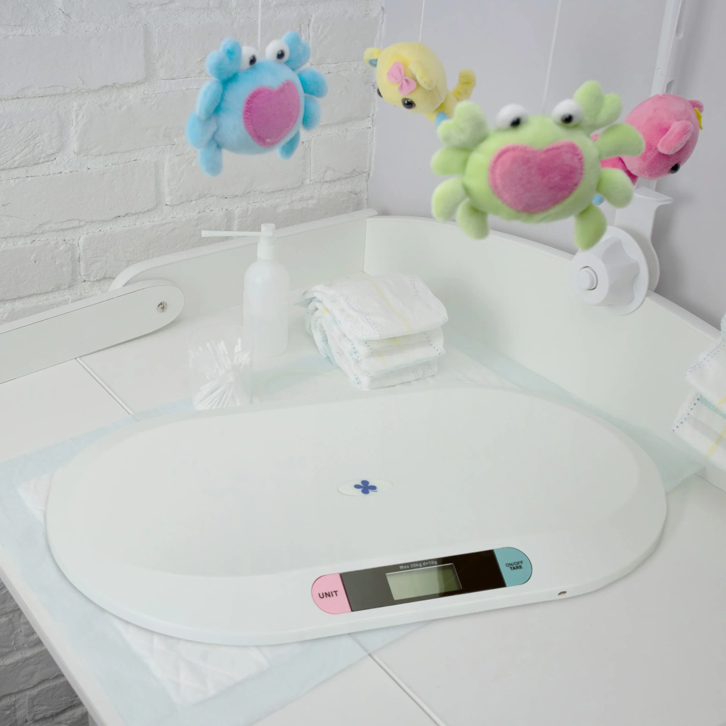 Balance bébés Digitale Relaxdays, Peser Nourrissons Jusqu’à 20 kg, Piles et câble USB Inclus, Blanc