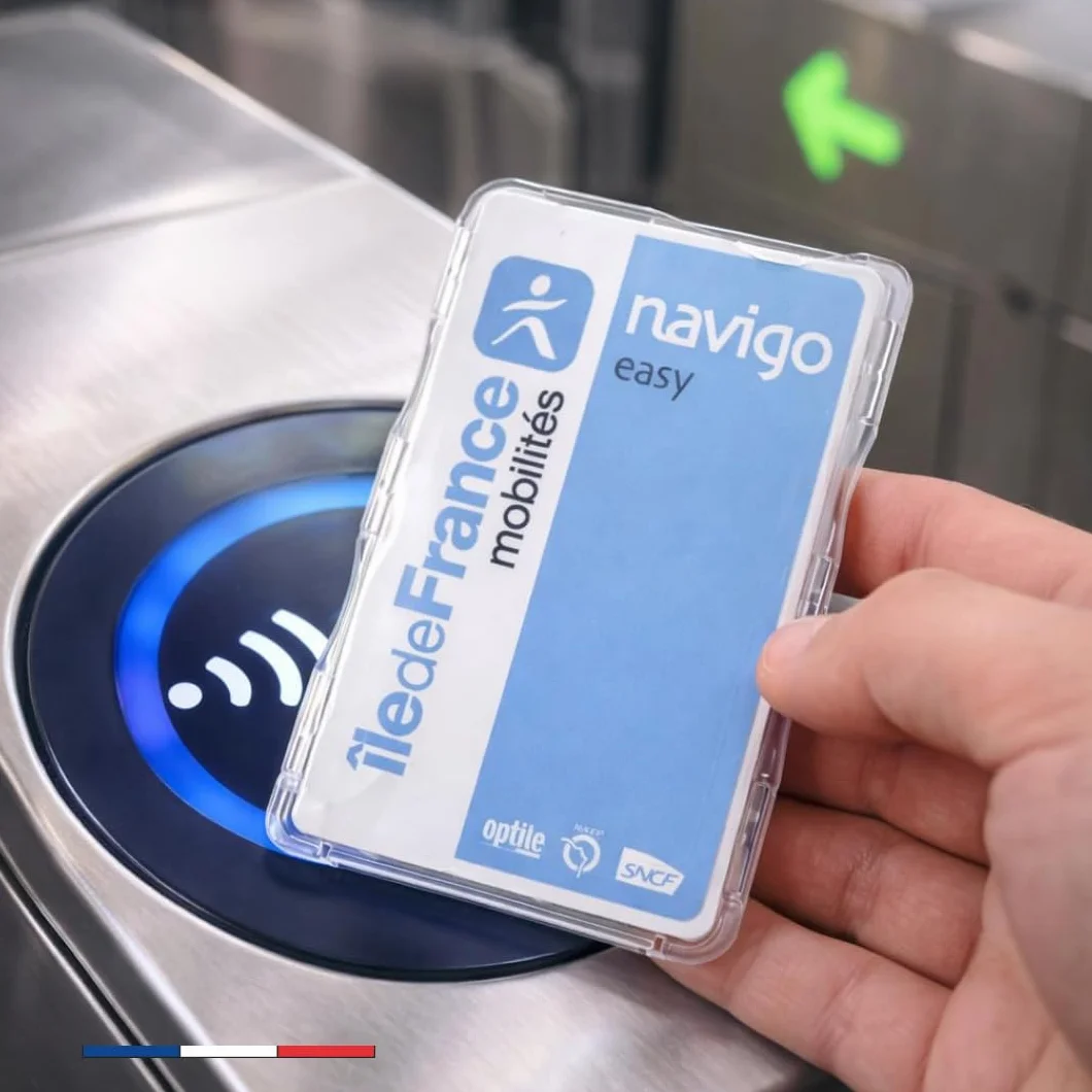 Étui Carte Navigo Badge Lot de 2 Protection 360° Ultra Plat 3 mm Format Universel 85x54 mm Transparent Fabriqué en France