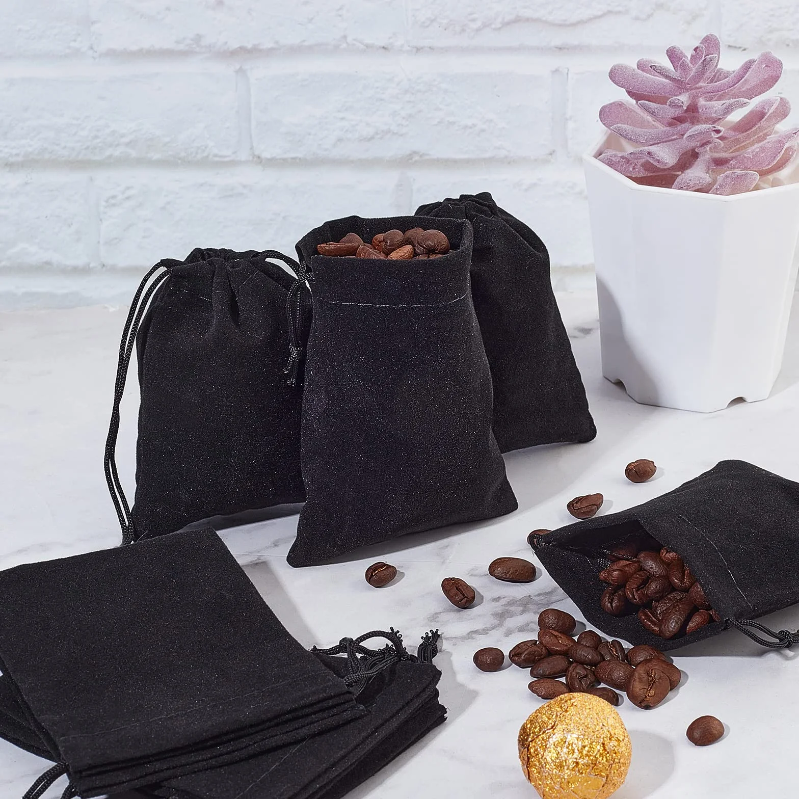 Cordon de Serrage En Velours pour Sacs Bijoux Pochettes À Dragées, Noir, 8.5 × 7 cm