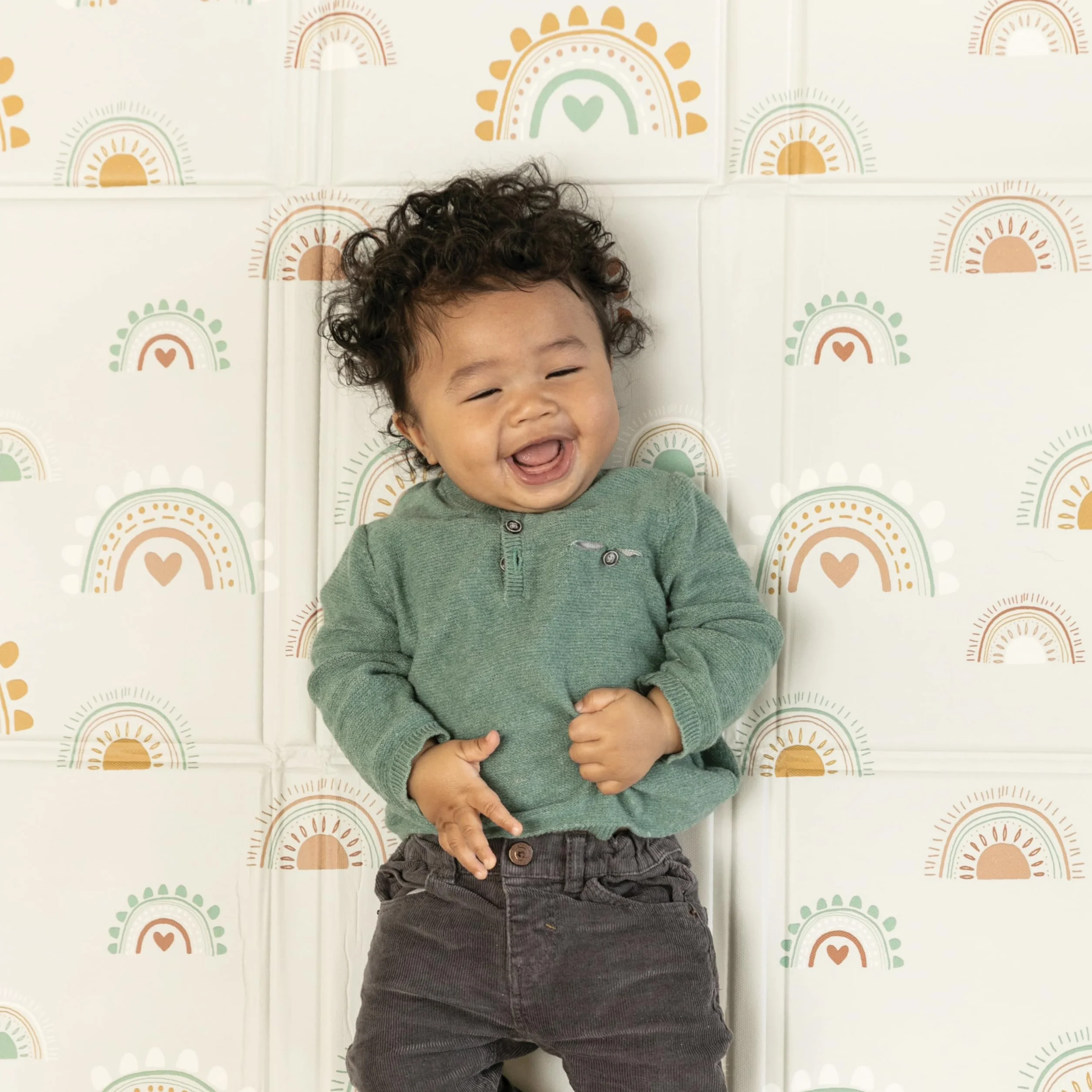 Infantino Tapis d’Éveil Pliable en Mousse Souple, Très Grande Taille, Antidérapant, Arcs-en-ciel