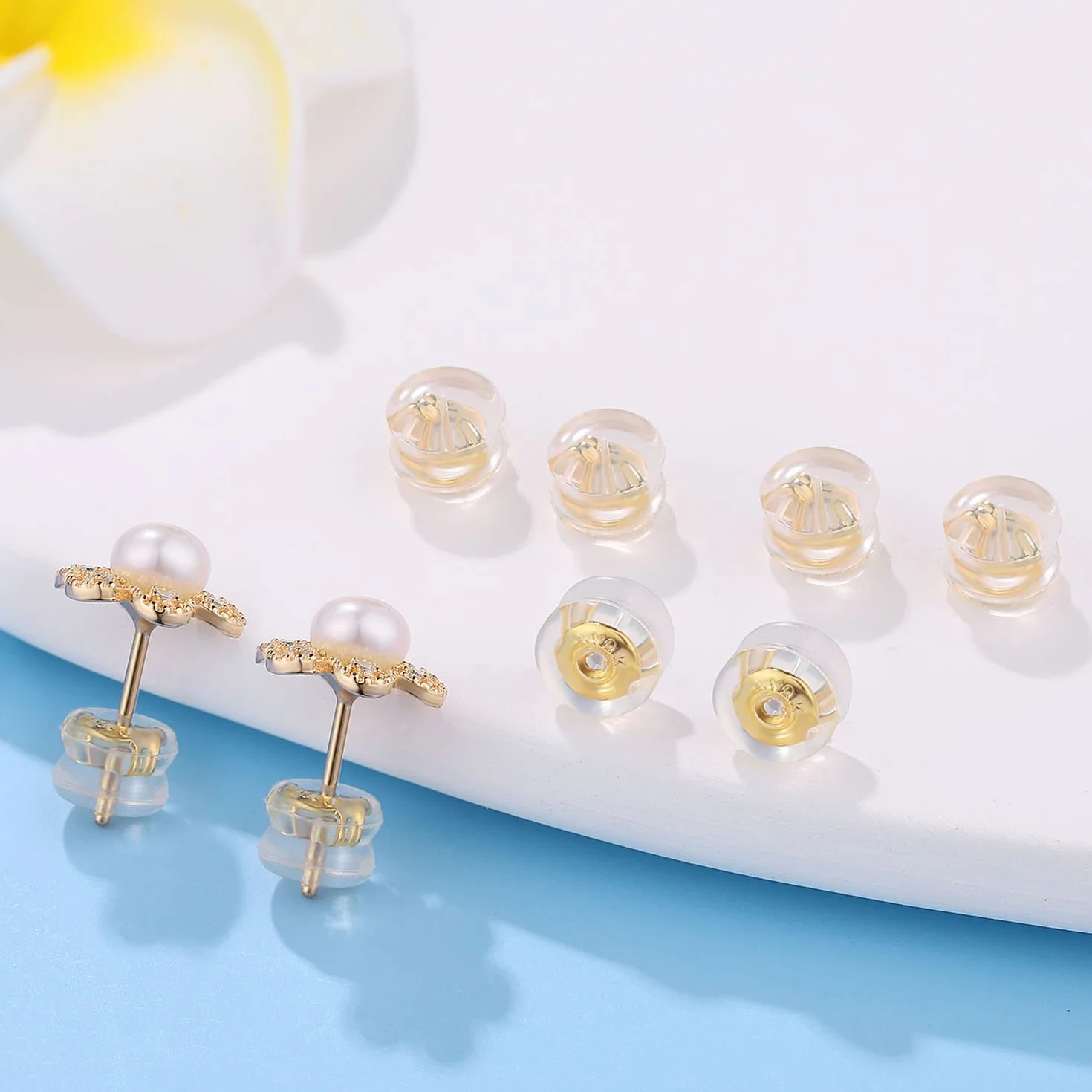 Boucles d'oreilles sécurisées en or 18 carats avec coussinets en silicone