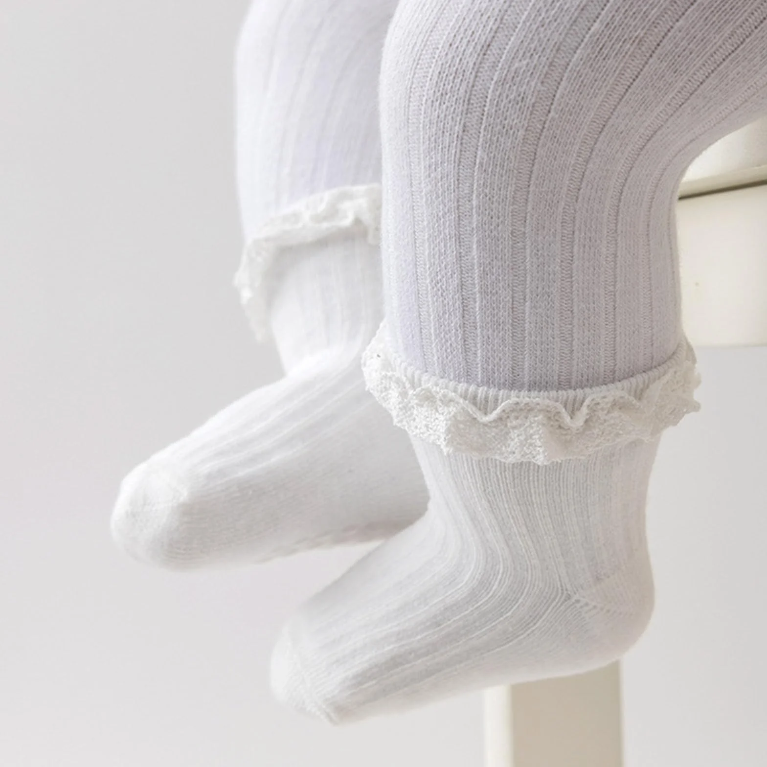 DRESHOW Chaussettes Dentelle Bébé Froufrous Antidérapantes Nouveau-nés Filles