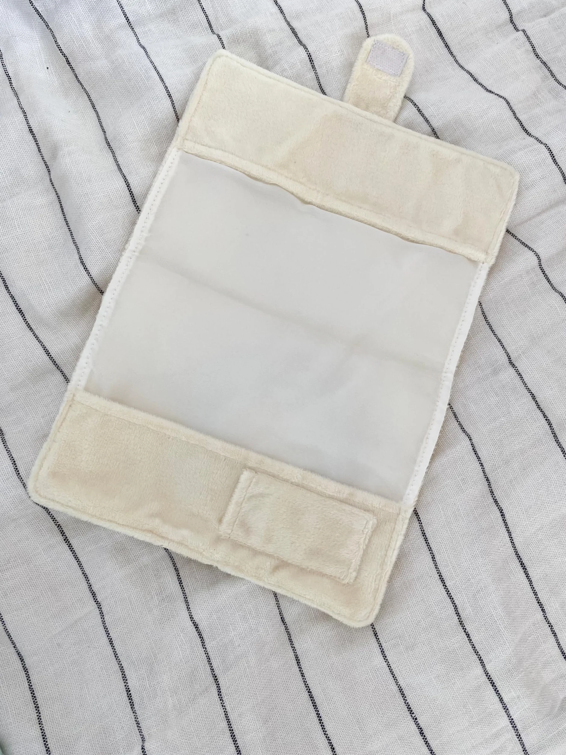 Protège Carnet de Santé Bébé Lion - Housse Douce Lavable en Machine avec Fermeture Scratch
