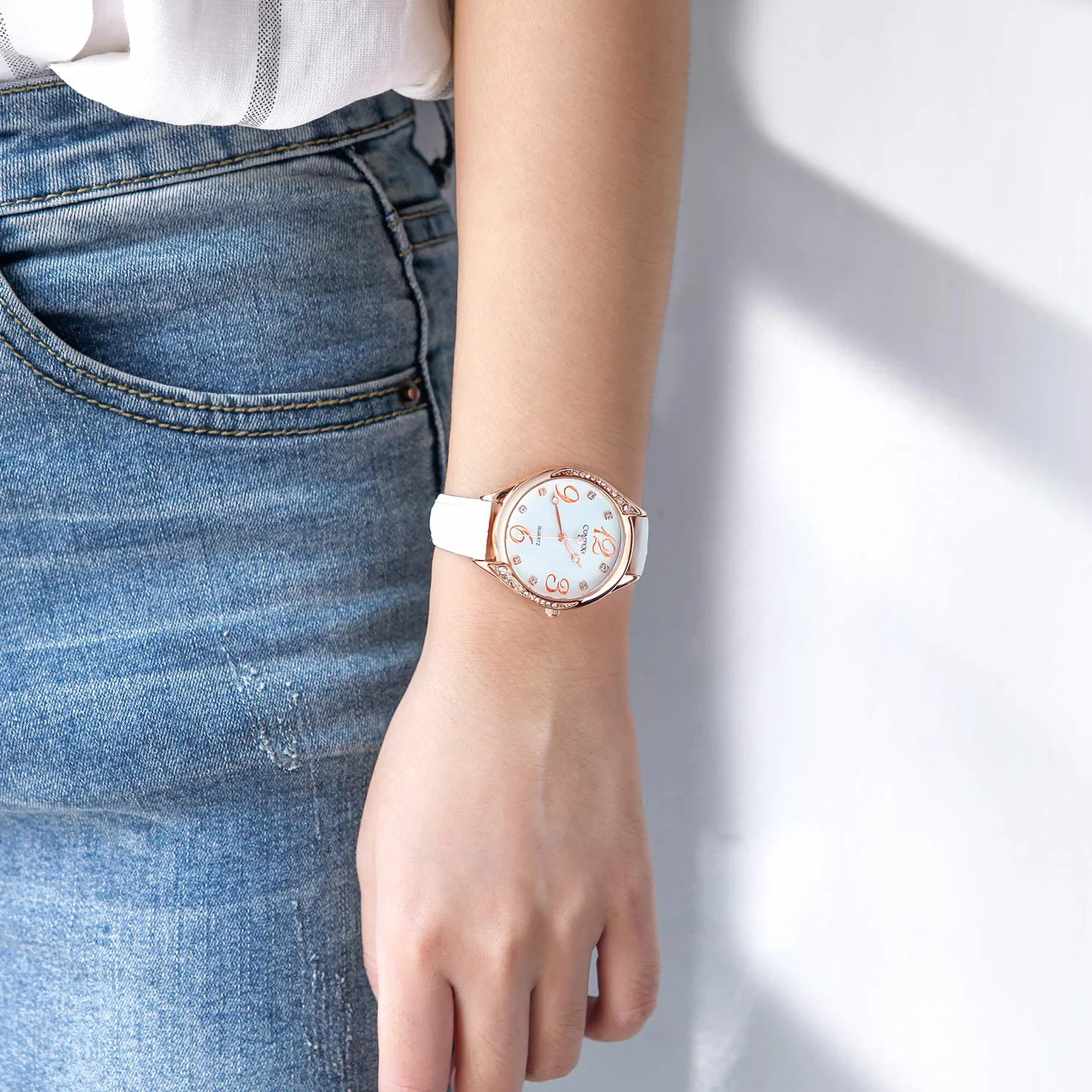 Comtex Montre Femme Or Rose Gros Cadran Diamant Cristal Blanc Cuir