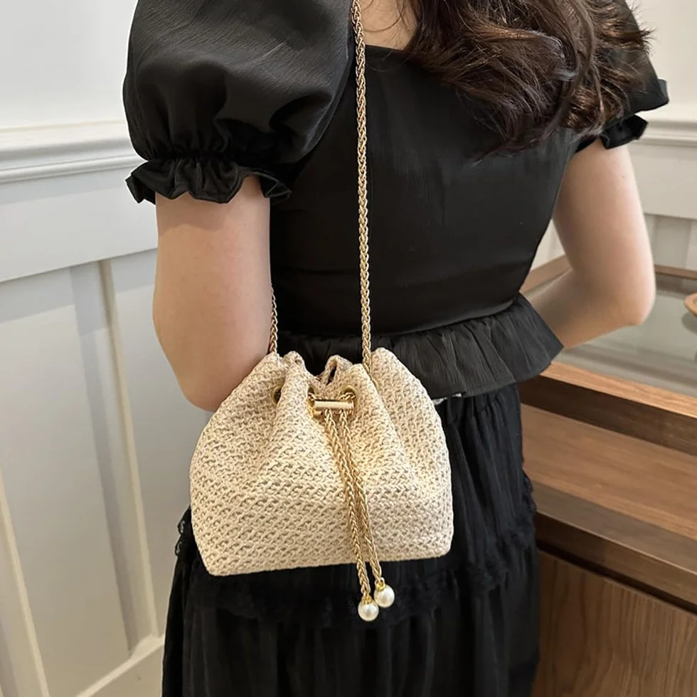Sac à Main Femme Pochette en Paille Tissée Plage d'Été Sac à Bandoulière Chaîne Métal