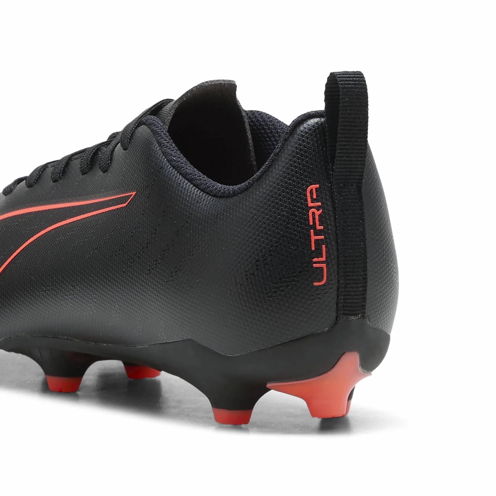 PUMA Chaussures de Football Ultra 6 Play FG/AG Enfant Adolescent