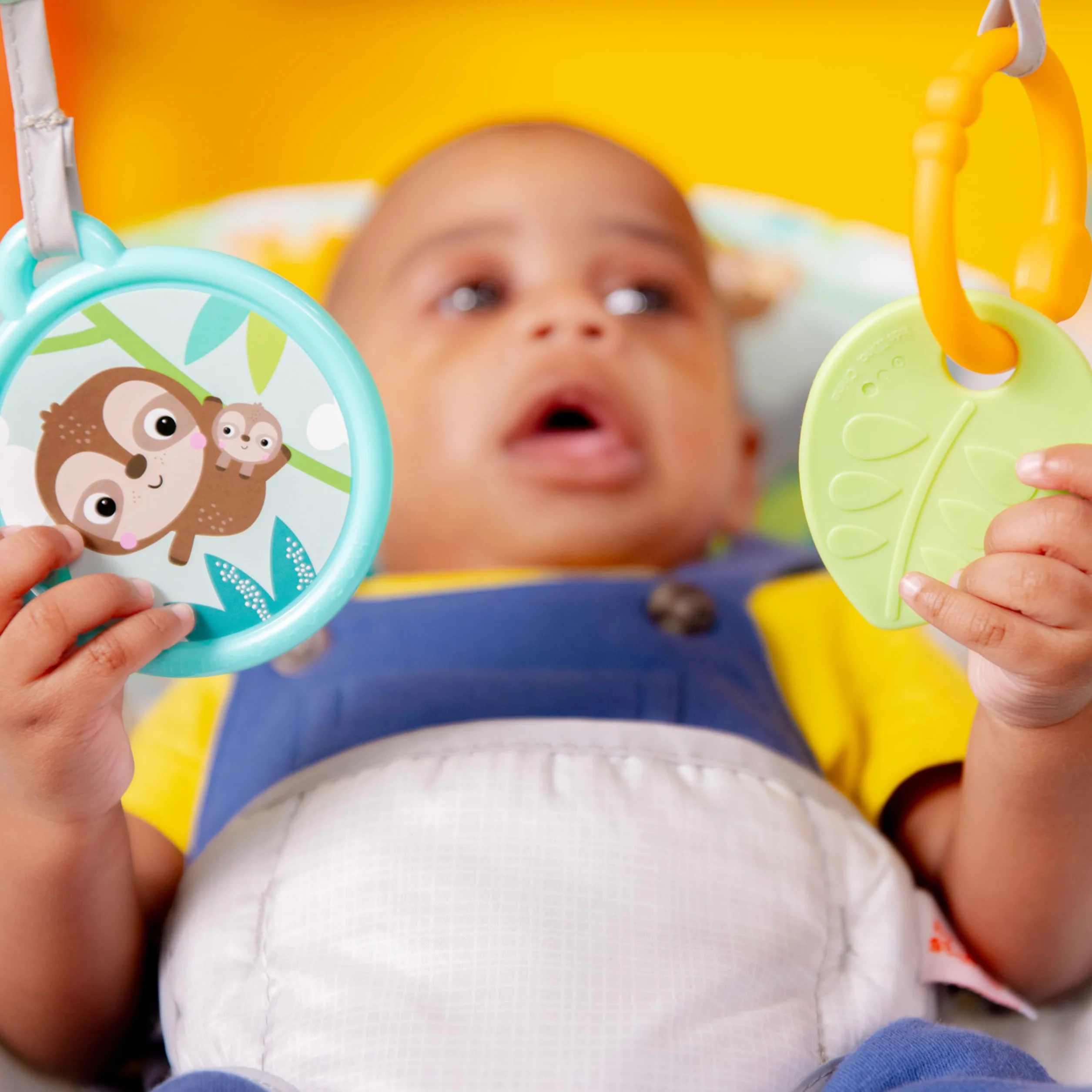 Bright Starts Transat Bébé Vibrations Apaisantes Barre de Jouets Amovible Pieds Antidérapants 0-6 Mois 9 kg Safari Fun