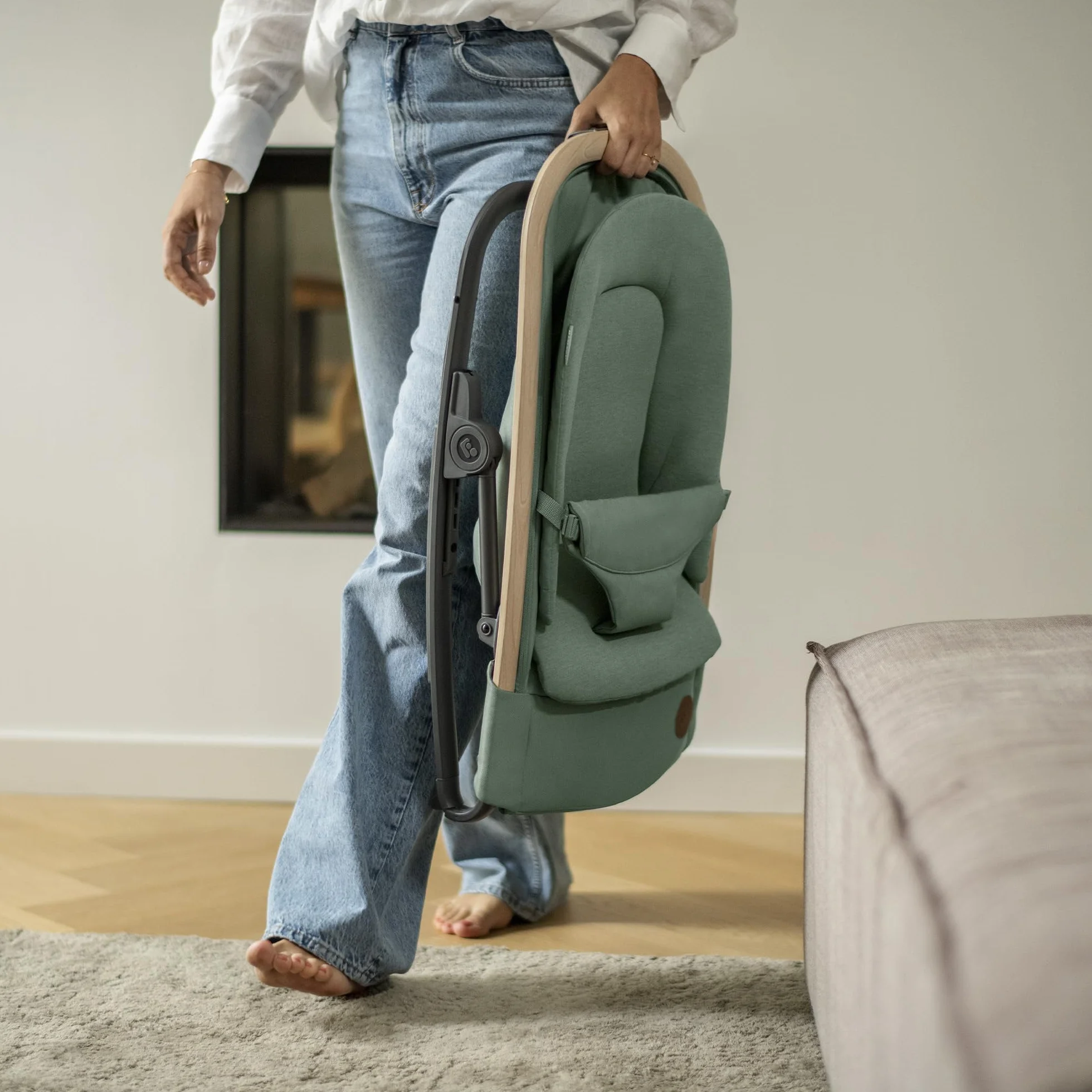 Maxi-Cosi Kori Chaise Transat Bébé 2-en-1 avec Arche à Jouets, 0-2 Ans, jusqu'à 15 kg, Baby Bouncer, 3 Positions d'Inclinaison, Léger & Compact, Harnais Facile à Installer, Eco Care, Beyond Graphite