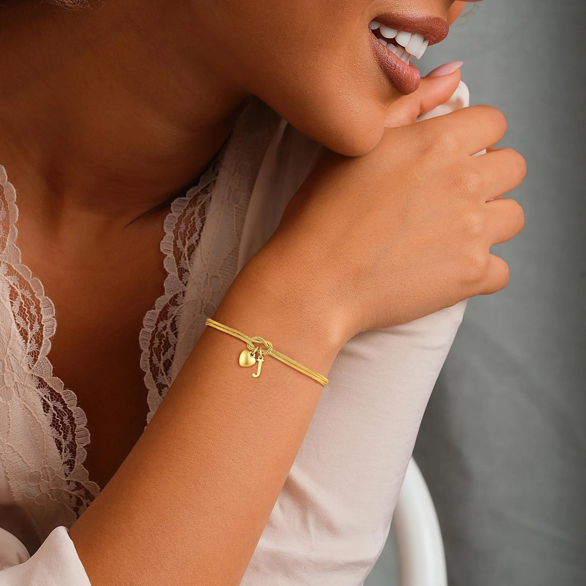 Bracelet en or pour femme et fille - Bracelet à nœuds plaqué or 18 carats lettres personnalisées cœur - Cadeau femme