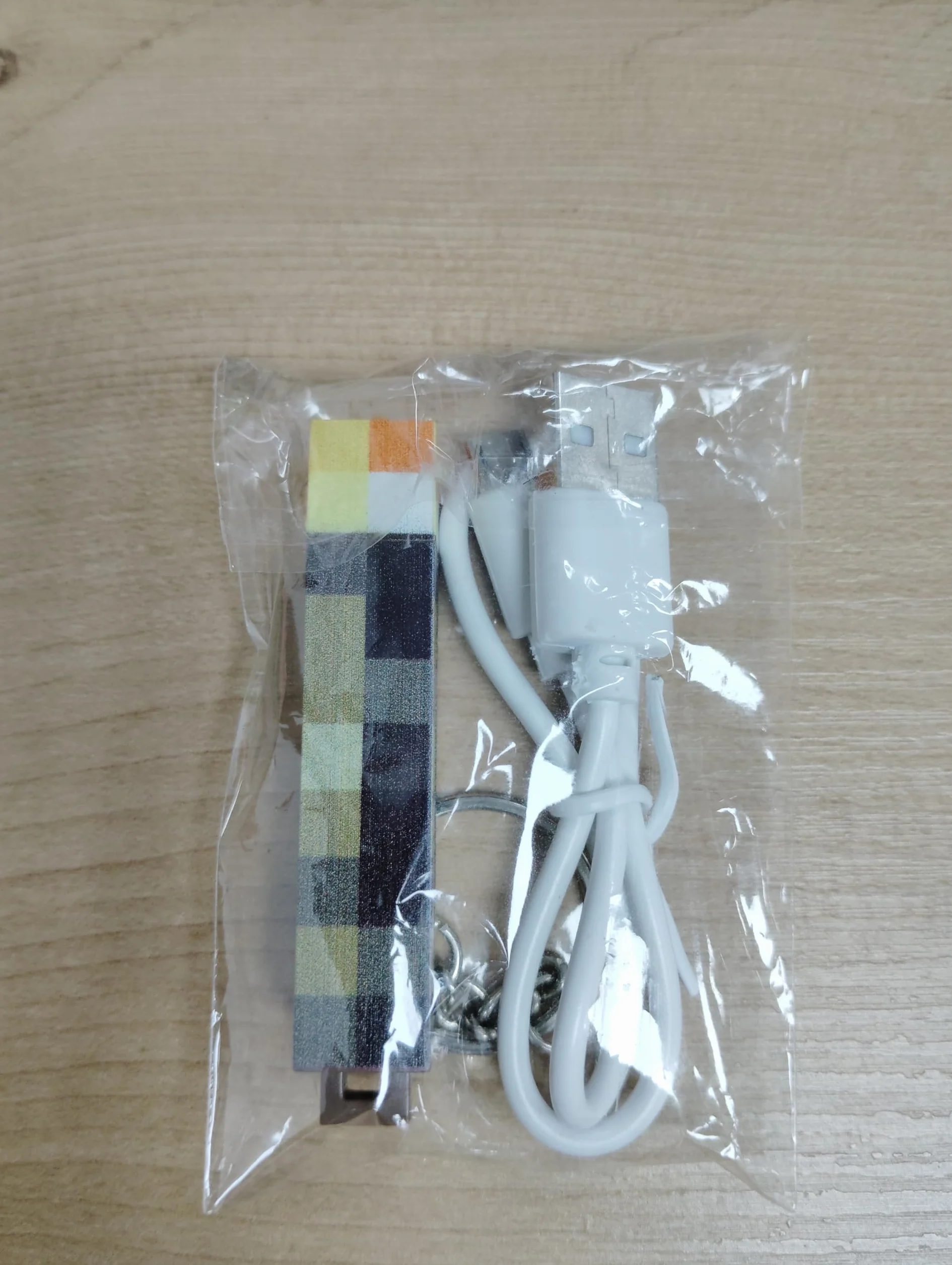 Porte-clés Torche Pixel avec éclairage 6,5 cm modèle jeu câble pour passionnés jeux déplacement décoration sac à dos