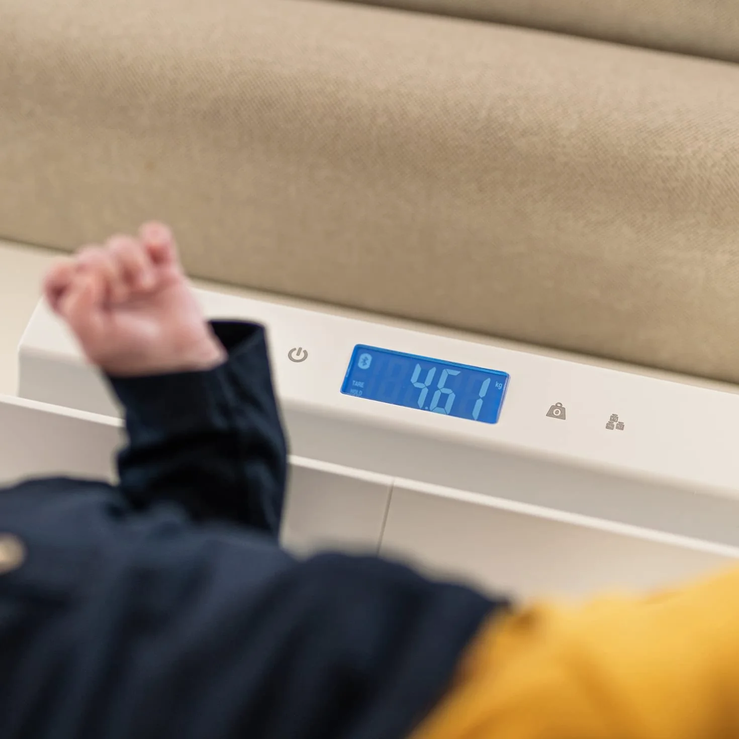 SUAVINEX Balance numérique bébé adulte Bluetooth 1-100 kg plateau amovible blanc
